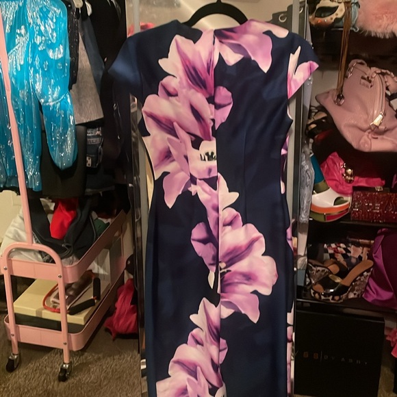 Vince Camuto size 2 - Picture 3 of 5